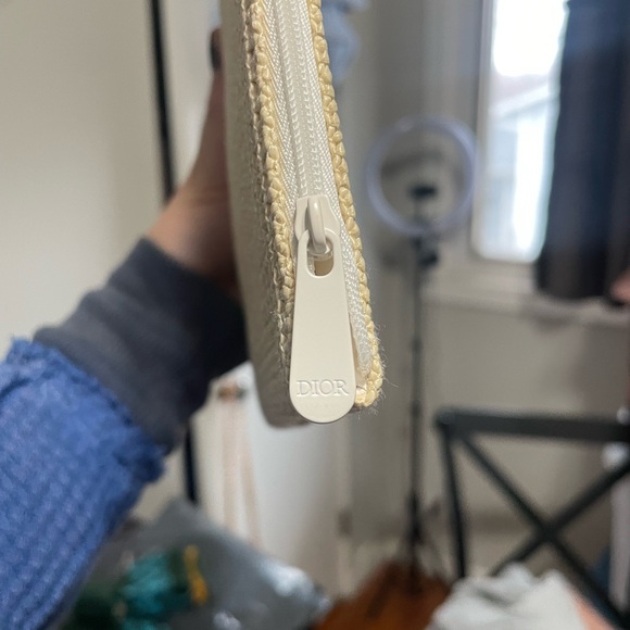 DIOR Raffia Pouch - (Gift with $150+ Purchase) 2024 - Picture 4 of 5